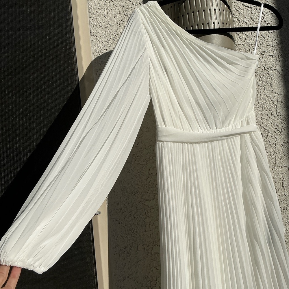 NWT Lulu’s Divine Charm White Pleated One-Shoulder Maxi Dress Extra Small Chic - Picture 7 of 10